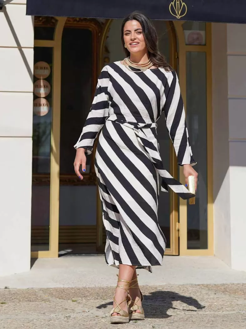 Mariquita Trasquilá Style De Rue | Robes^ROBE MIDI RAYAS CRUELA Negroyblanco